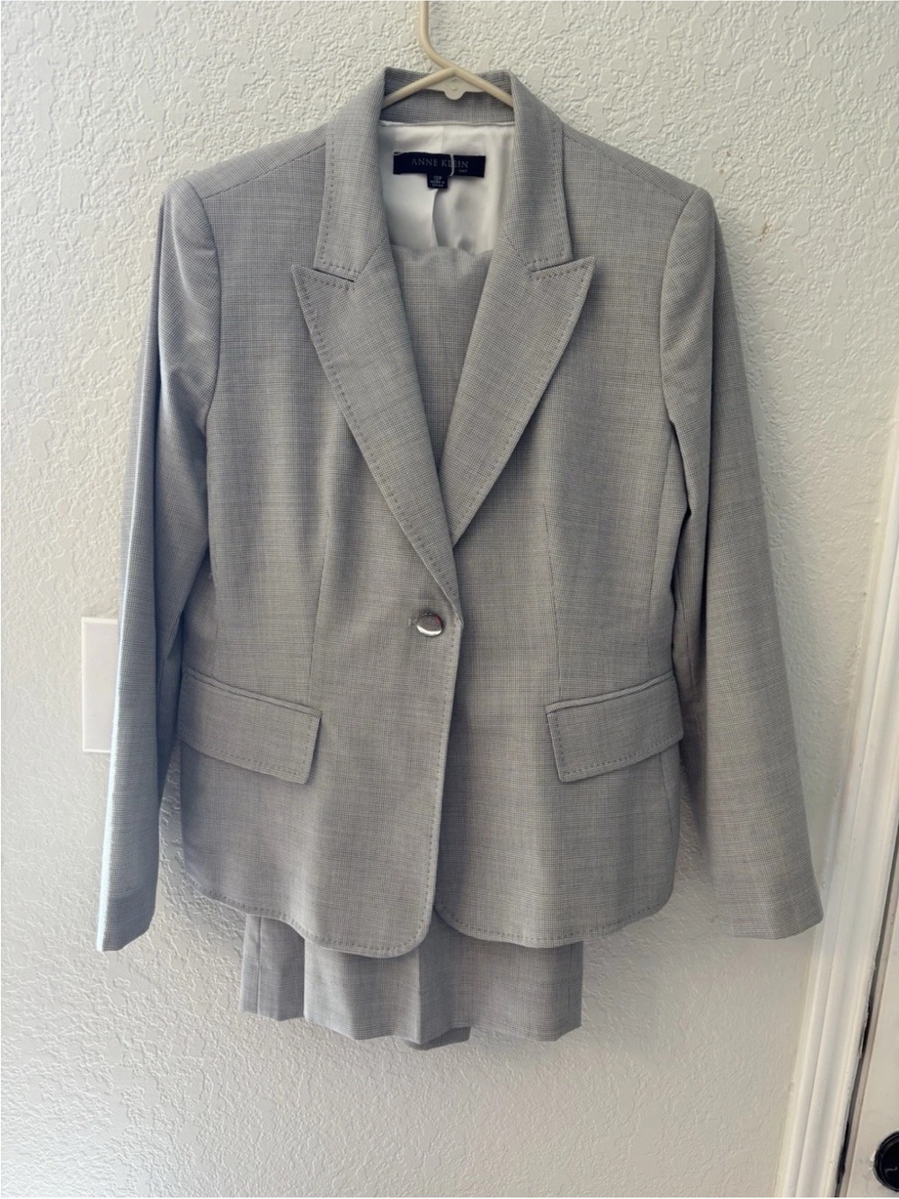 Anne Klein Light Gray Women's Two-Piece Suit Jacket